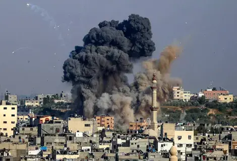 مقتل أكثر من 60 شخصاً بغارات إسرائيلية على غزة مقتل أكثر من 60 شخصاً بغارات إسرائيلية على غزة
