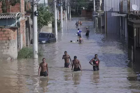 الإعصار «بلال» يقطع الخدمات عن جزيرة فرنسية الإعصار «بلال» يقطع الخدمات عن جزيرة فرنسية