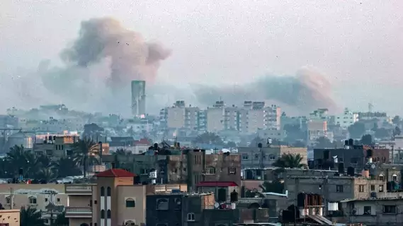 قصف عنيف على غزة بعد إعلان إسرائيل قرب انتهاء العمليات «المكثفة» قصف عنيف على غزة بعد إعلان إسرائيل قرب انتهاء العمليات «المكثفة»
