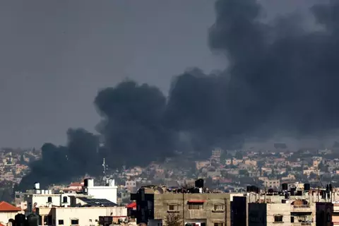 دبابات إسرائيلية تعاود اجتياح مناطق انسحبت منها في شمال غزة دبابات إسرائيلية تعاود اجتياح مناطق انسحبت منها في شمال غزة