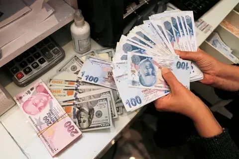 الدولار يتجه لتحقيق مكاسب للأسبوع الثاني مع تراجع توقعات خفض الفائدة الدولار يتجه لتحقيق مكاسب للأسبوع الثاني مع تراجع توقعات خفض الفائدة