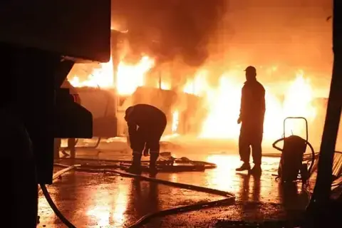 فيديو | حريق ضخم بمحطة تابعة لشركة نوفاتك الروسية على بحر البلطيق فيديو | حريق ضخم بمحطة تابعة لشركة نوفاتك الروسية على بحر البلطيق