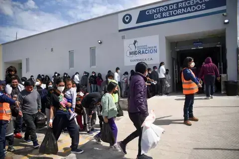 غواتيمالا تفرق قافلة مهاجرين متجهين إلى الولايات المتحدة غواتيمالا تفرق قافلة مهاجرين متجهين إلى الولايات المتحدة