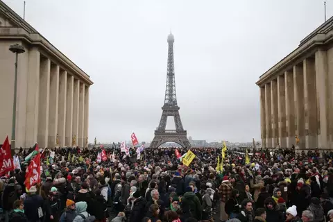 «محاولة أخيرة» في فرنسا لمنع صدور «قانون الهجرة» «محاولة أخيرة» في فرنسا لمنع صدور «قانون الهجرة»
