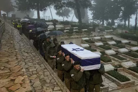 إسرائيل: إطلاق فلسطينيين قذائف آر.بي.جي تسبب في مقتل جنودنا إسرائيل: إطلاق فلسطينيين قذائف آر.بي.جي تسبب في مقتل جنودنا