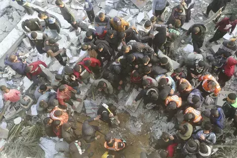 ضربات جوية على رفح ومعارك في خان يونس.. وتنديد أممي بعد قصف ملجأ للنازحين ضربات جوية على رفح ومعارك في خان يونس.. وتنديد أممي بعد قصف ملجأ للنازحين
