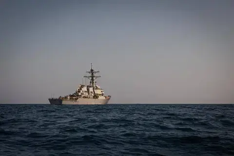 هجوم بحري جديد.. انفجاران قرب ناقلة نفط قبالة السواحل اليمنية هجوم بحري جديد.. انفجاران قرب ناقلة نفط قبالة السواحل اليمنية