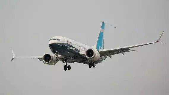 هبوط أول طائرة بوينغ 737 ماكس تم تسليمها للصين منذ 2019 هبوط أول طائرة بوينغ 737 ماكس تم تسليمها للصين منذ 2019