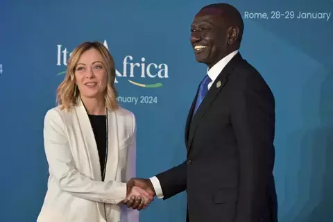 ميلوني: 5.5 مليار يورو قيمة أولية لخطة استثمار إيطالية في إفريقيا ميلوني: 5.5 مليار يورو قيمة أولية لخطة استثمار إيطالية في إفريقيا