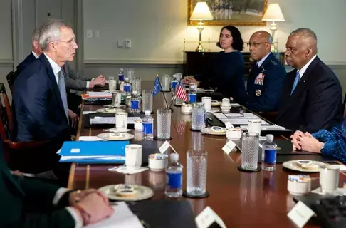 وزير الدفاع الأمريكي يعود إلى «البنتاغون» بعد خروجه من المستشفى وزير الدفاع الأمريكي يعود إلى «البنتاغون» بعد خروجه من المستشفى