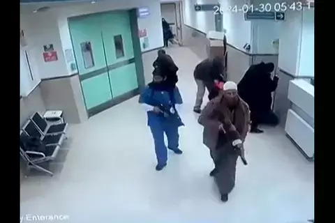 بالفيديو| قوات إسرائيلية متنكرة تقتل 3 فلسطينيين داخل مستشفى بجنين بالفيديو| قوات إسرائيلية متنكرة تقتل 3 فلسطينيين داخل مستشفى بجنين