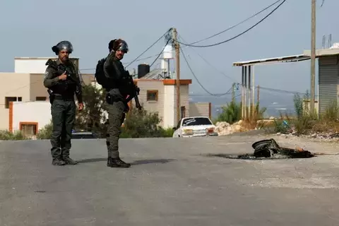الهلال الأحمر الفلسطيني: قوات إسرائيلية اقتحمت مستشفى الأمل بغزة.. وإسرائيل تنفي الهلال الأحمر الفلسطيني: قوات إسرائيلية اقتحمت مستشفى الأمل بغزة.. وإسرائيل تنفي