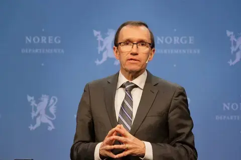 النرويج تحث المانحين على دراسة «التبعات الأوسع» لقطع تمويل الأونروا النرويج تحث المانحين على دراسة «التبعات الأوسع» لقطع تمويل الأونروا