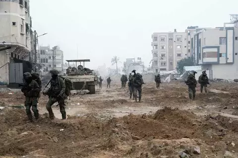 تواصل المعارك والغارات الإسرائيلية على غزة.. ومحادثات حول هدنة تواصل المعارك والغارات الإسرائيلية على غزة.. ومحادثات حول هدنة