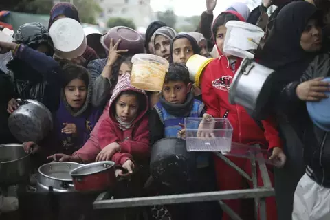 تواصل المعارك في غزة.. وحصيلة الضحايا ترتفع إلى 94 ألفاً تواصل المعارك في غزة.. وحصيلة الضحايا ترتفع إلى 94 ألفاً