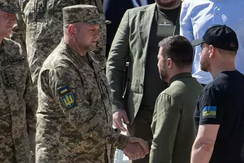 أوكرانيا تعتزم عزل قائد الجيش بعد خلافات مع زيلينسكي أوكرانيا تعتزم عزل قائد الجيش بعد خلافات مع زيلينسكي