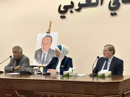 مثقفون يستذكرون الناقد عزت عمر في «النادي العربي» مثقفون يستذكرون الناقد عزت عمر في «النادي العربي»