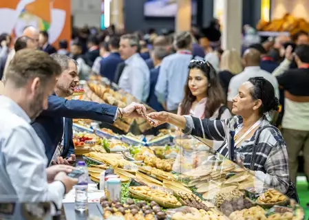 5500 شركة تبحث فرصاً بـ12 مليار دولار في «جلفود 2024» 5500 شركة تبحث فرصاً بـ12 مليار دولار في «جلفود 2024»