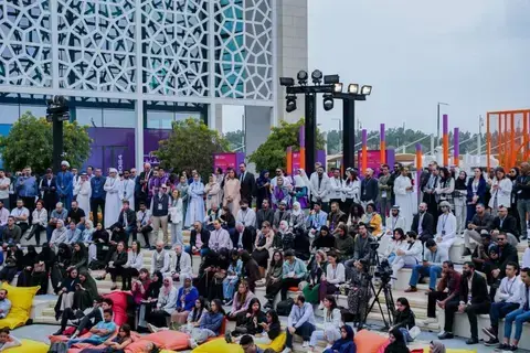 أول عربي يتسلّق «إيفرست» و«لوتسي» يشعل منصّة الإبداع في الشارقة أول عربي يتسلّق «إيفرست» و«لوتسي» يشعل منصّة الإبداع في الشارقة