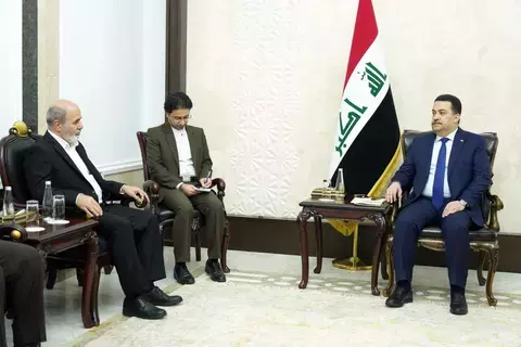 فصائل عراقية تقصف قاعدة أمريكية بسوريا والقتلى من «قسد» فصائل عراقية تقصف قاعدة أمريكية بسوريا والقتلى من «قسد»