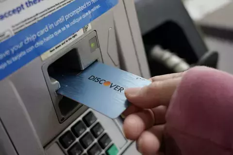 بنك نيويورك يحذر.. التخلف عن سداد بطاقات الائتمان يقفز 50% فوق التريليون دولار بنك نيويورك يحذر.. التخلف عن سداد بطاقات الائتمان يقفز 50% فوق التريليون دولار