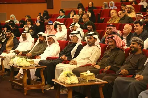شعراء ينثرون الحكمة في «مهرجان الشارقة النبطي» شعراء ينثرون الحكمة في «مهرجان الشارقة النبطي»