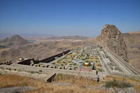أذربيجان.. «أرض النار» وملتقى الإمبراطوريات القديمة أذربيجان.. «أرض النار» وملتقى الإمبراطوريات القديمة