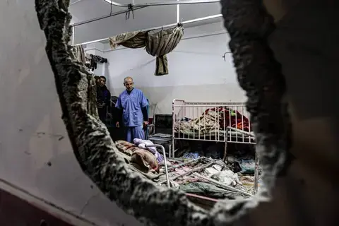 حالتهم حرجة.. «الصحة العالمية» تجلي 32 مريضاً من مستشفى ناصر بغزة حالتهم حرجة.. «الصحة العالمية» تجلي 32 مريضاً من مستشفى ناصر بغزة