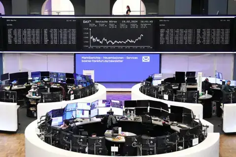 أسهم أوروبا تتراجع تحت وطأة نتائج محبطة.. «إتش.إس.بي.سي» يهوي 7.2% أسهم أوروبا تتراجع تحت وطأة نتائج محبطة.. «إتش.إس.بي.سي» يهوي 7.2%