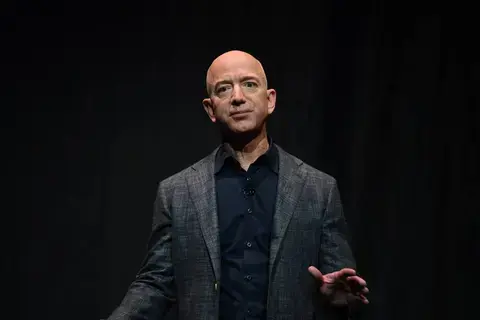 جيف بيزوس ينهي بيع 50 مليون سهم من «أمازون» بـ 8.5 مليار دولار جيف بيزوس ينهي بيع 50 مليون سهم من «أمازون» بـ 8.5 مليار دولار