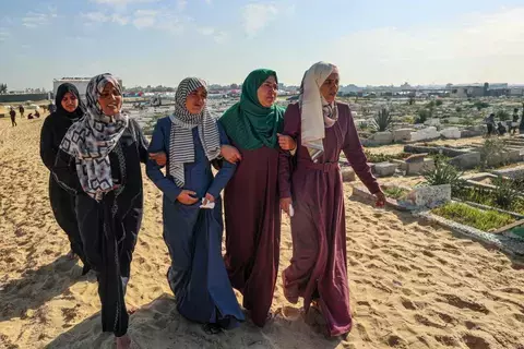 حرب غزة.. قصف متواصل ومئات الآلاف مهددون بالمجاعة حرب غزة.. قصف متواصل ومئات الآلاف مهددون بالمجاعة
