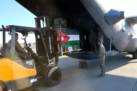 الأردن ينزل جواً مساعدات طبية عاجلة في غزة الأردن ينزل جواً مساعدات طبية عاجلة في غزة