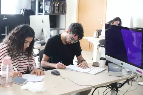 «الشارقة للفنون الأدائية».. حاضنة علوم المسرح «الشارقة للفنون الأدائية».. حاضنة علوم المسرح