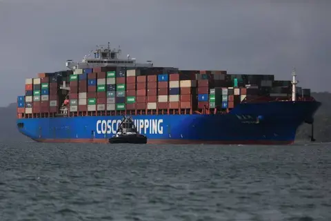الإبحار في المياه العكرة.. تراجع حاد في مرور السفن عبر السويس وبنما الإبحار في المياه العكرة.. تراجع حاد في مرور السفن عبر السويس وبنما