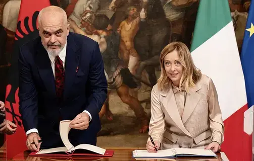 البرلمان الألباني يقر اتفاقية الهجرة مع إيطاليا رغم الجدل البرلمان الألباني يقر اتفاقية الهجرة مع إيطاليا رغم الجدل