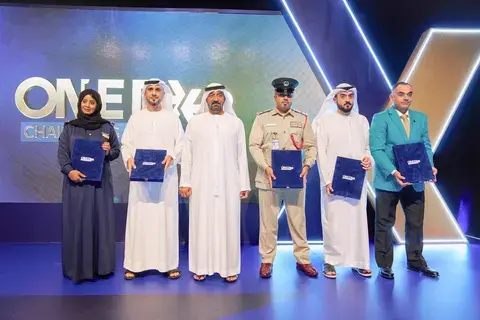 مطارات دبي تكرم الموظفين الاستثنائيين بجائزة «One DXB» مطارات دبي تكرم الموظفين الاستثنائيين بجائزة «One DXB»