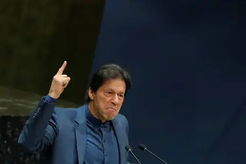 عمران خان يحث «النقد الدولي» على مراجعة نتائج الانتخابات عمران خان يحث «النقد الدولي» على مراجعة نتائج الانتخابات