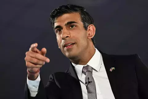 رئيس وزراء بريطانيا يطالب الغرب بمصادرة الأصول الروسية رئيس وزراء بريطانيا يطالب الغرب بمصادرة الأصول الروسية