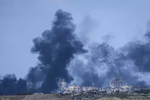 اشتباكات عنيفة في غزة مع عودة الحديث عن هدنة اشتباكات عنيفة في غزة مع عودة الحديث عن هدنة