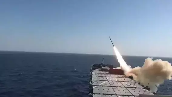 واشنطن: الحوثيون أطلقوا صاروخاً باليستياً على ناقلة أمريكية واشنطن: الحوثيون أطلقوا صاروخاً باليستياً على ناقلة أمريكية