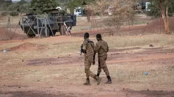 عشرات القتلى في هجوم على مسجد في بوركينا فاسو عشرات القتلى في هجوم على مسجد في بوركينا فاسو