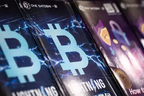 «بيتكوين» تواصل التقدّم وتتجاوز 57 ألف دولار «بيتكوين» تواصل التقدّم وتتجاوز 57 ألف دولار
