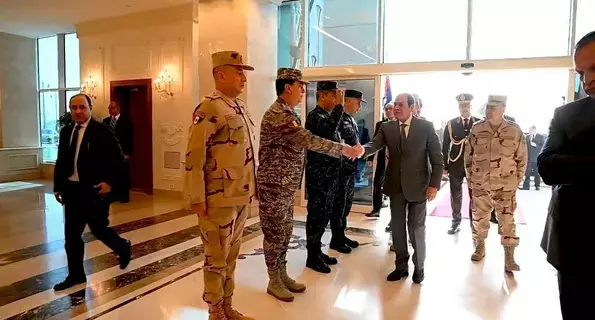تفاصيل اجتماع الرئيس المصري مع قادة الجيش تفاصيل اجتماع الرئيس المصري مع قادة الجيش