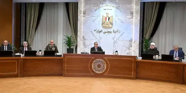 الحكومة المصرية توافق رسمياً على رفع أجور كل الموظفين بالدولة والهيئات العامة الحكومة المصرية توافق رسمياً على رفع أجور كل الموظفين بالدولة والهيئات العامة