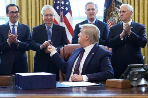 المحكمة العليا الأمريكية تعلّق محاكمة ترامب بقضية «التآمر» المحكمة العليا الأمريكية تعلّق محاكمة ترامب بقضية «التآمر»