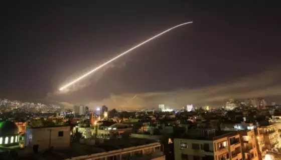 أنباء عن مقتل عضو بالحرس الثوري الإيراني في غارة بسوريا أنباء عن مقتل عضو بالحرس الثوري الإيراني في غارة بسوريا