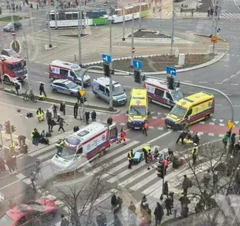 فيديو | إصابة 17 شخصاً بحادث دهس في بولندا فيديو | إصابة 17 شخصاً بحادث دهس في بولندا