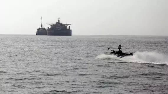 شركة «أمبري» البريطانية: السفينة «روبيمار» تعرضت لحادث آخر قبالة اليمن شركة «أمبري» البريطانية: السفينة «روبيمار» تعرضت لحادث آخر قبالة اليمن