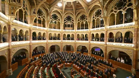 برلمان المجر يوقع على قرار انضمام السويد إلى «الناتو» برلمان المجر يوقع على قرار انضمام السويد إلى «الناتو»