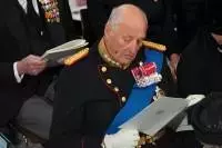 ملك النرويج يخضع لجراحة لتثبيت جهاز تنظيم ضربات القلب بماليزيا ملك النرويج يخضع لجراحة لتثبيت جهاز تنظيم ضربات القلب بماليزيا